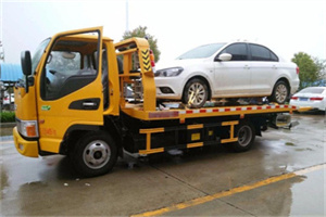 红塔区附近拖车救援24小时服务热线